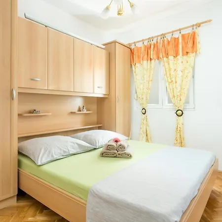 Apartment With A Parking Space Kastel Stari, - 17964 Kastela