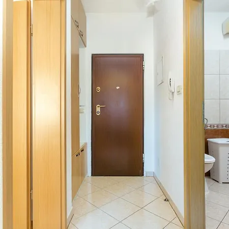 Apartamento With A Parking Space Kastel Stari, - 17964 Kaštela